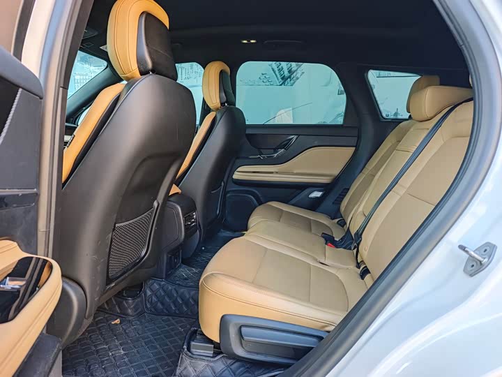 Фото 10 - Lincoln Corsair