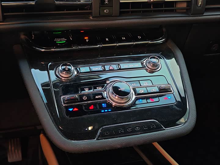 Фото 14 - Lincoln Corsair