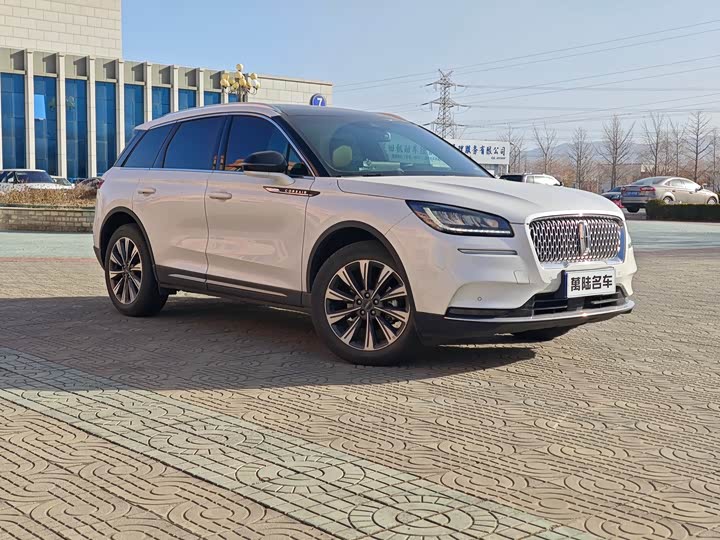 Фото 3 - Lincoln Corsair