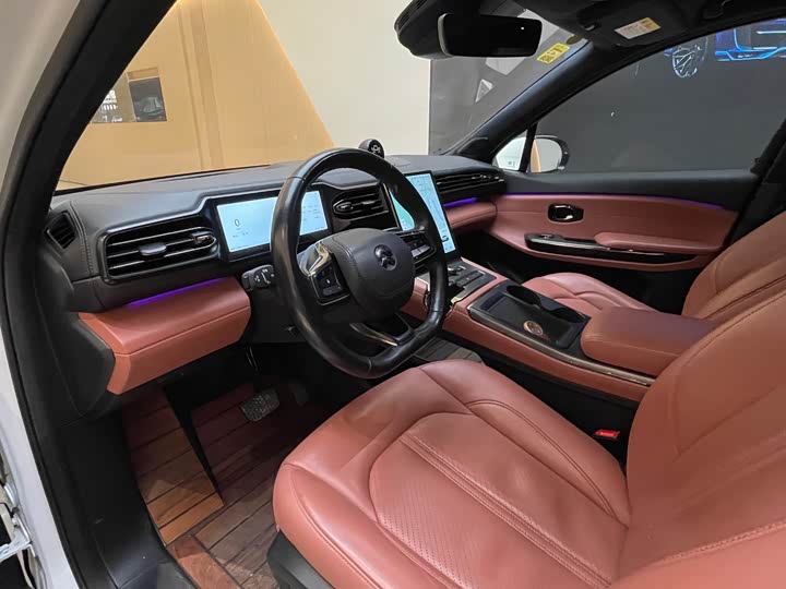 Фото 10 - Nio EC6