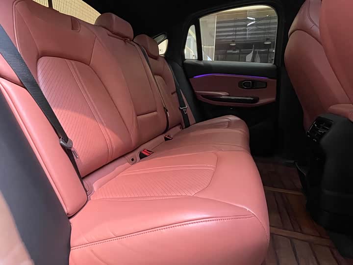 Фото 24 - Nio EC6