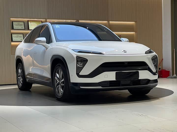 Фото 4 - Nio EC6