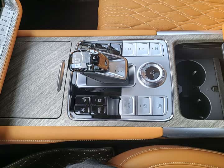 Фото 8 - Tank 500 Hybrid