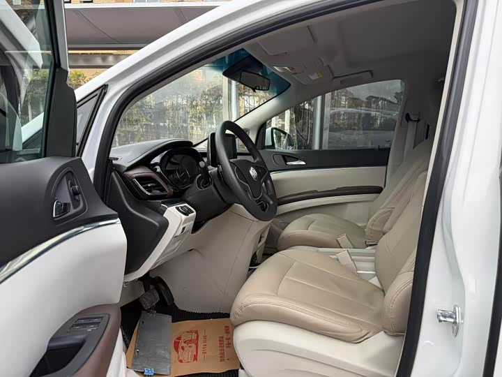 Фото 3 - Buick GL8 ES