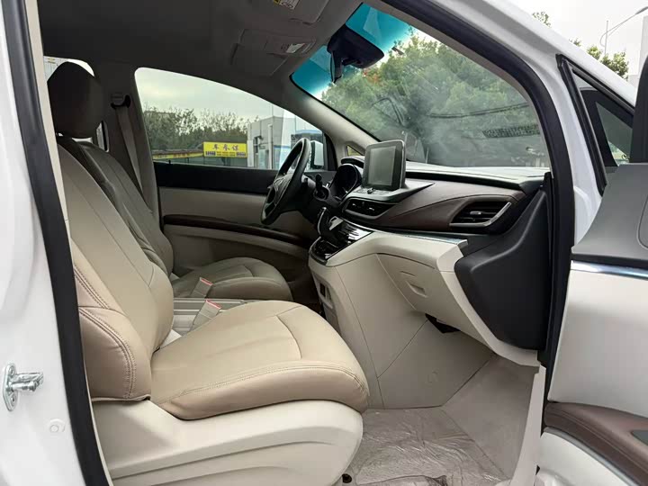 Фото 6 - Buick GL8 ES