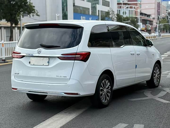 Фото 9 - Buick GL8 ES