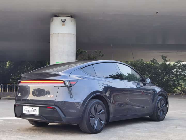 Фото 10 - Tesla Model Y