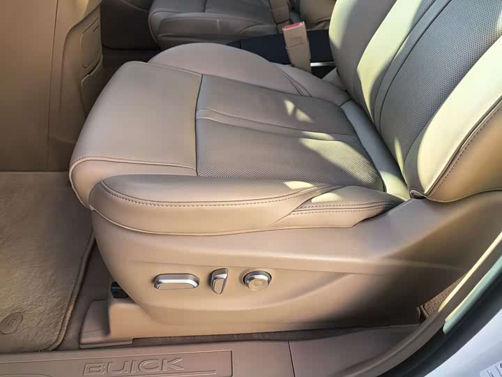 Фото 12 - Buick GL8 ES