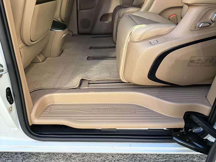 Фото 20 - Buick GL8 ES