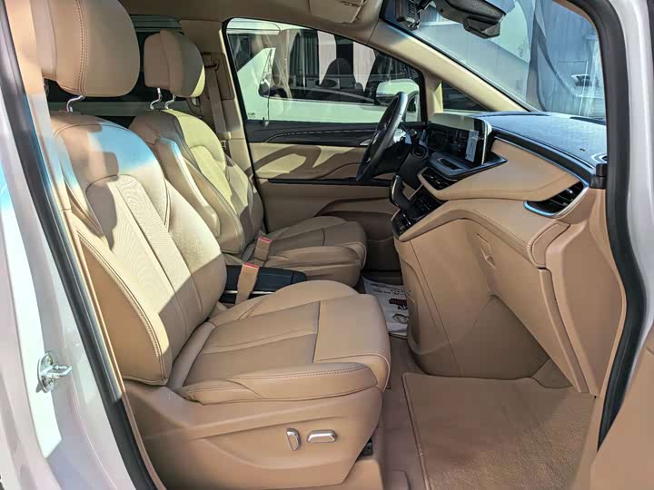 Фото 28 - Buick GL8 ES