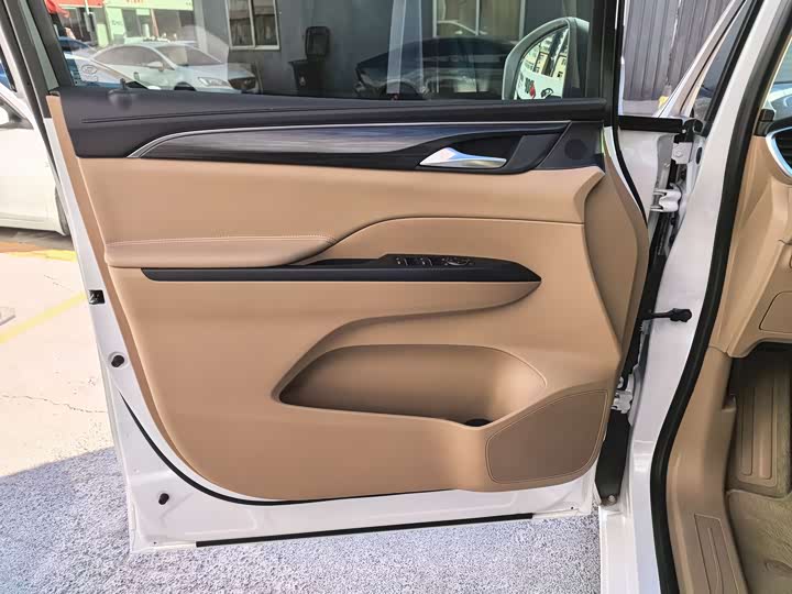 Фото 9 - Buick GL8 ES