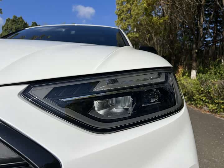 Фото 10 - Audi Q5L