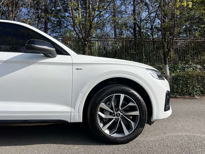 Фото 12 - Audi Q5L