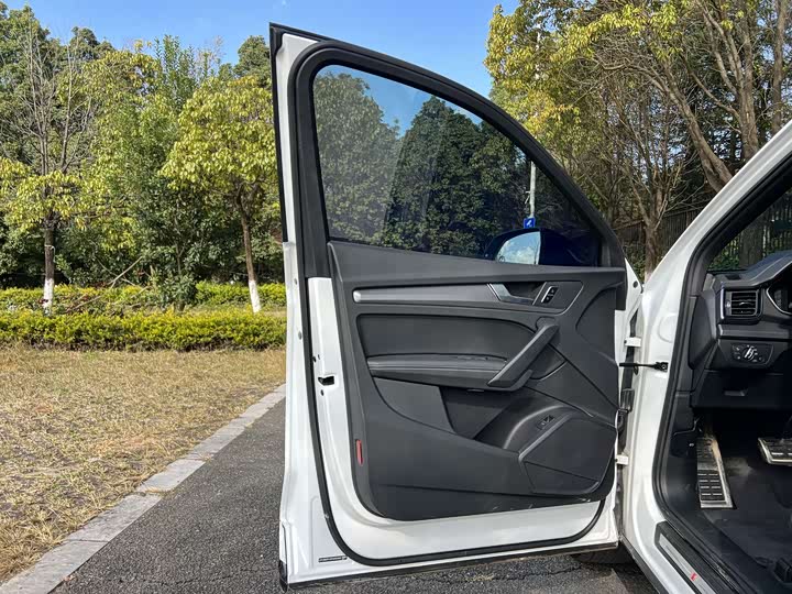 Фото 14 - Audi Q5L