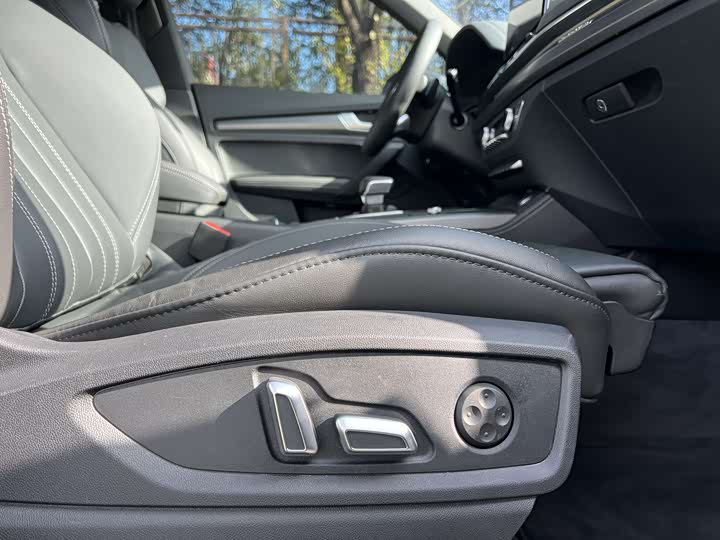 Фото 19 - Audi Q5L