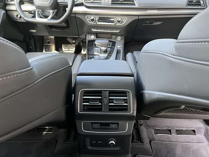 Фото 20 - Audi Q5L