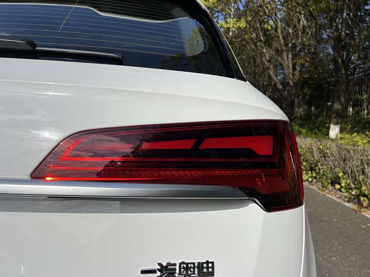 Фото 22 - Audi Q5L