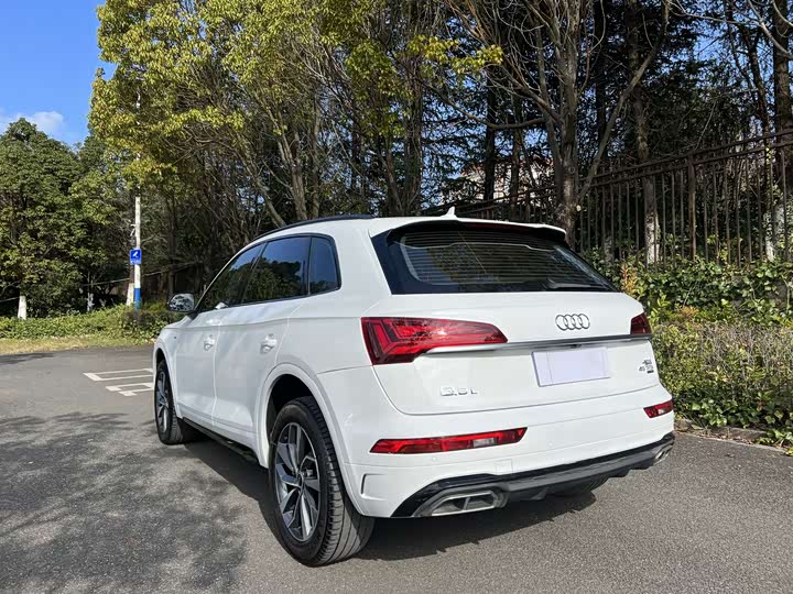 Фото 6 - Audi Q5L