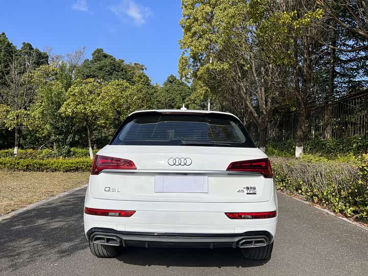 Фото 7 - Audi Q5L