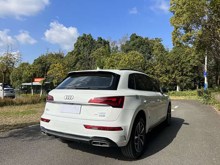 Фото 8 - Audi Q5L