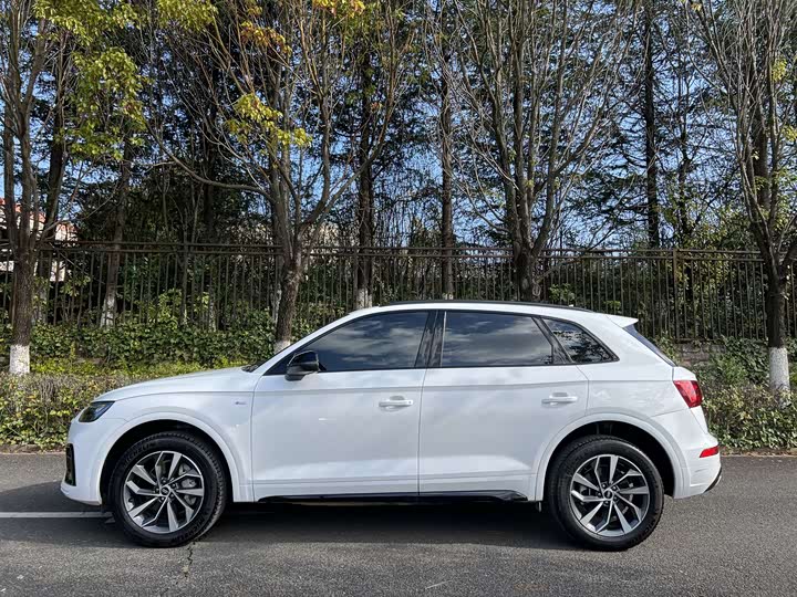 Фото 9 - Audi Q5L