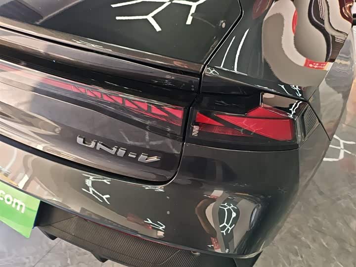 Фото 8 - Changan UNI-V