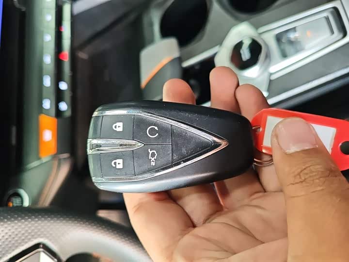 Фото 9 - Changan UNI-V