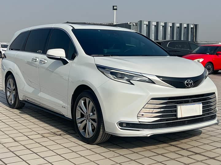 Фото 4 - Toyota Sienna