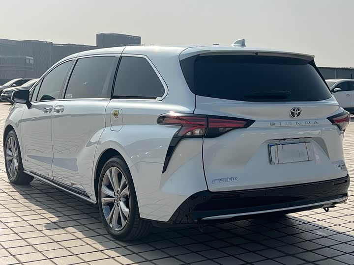 Фото 5 - Toyota Sienna