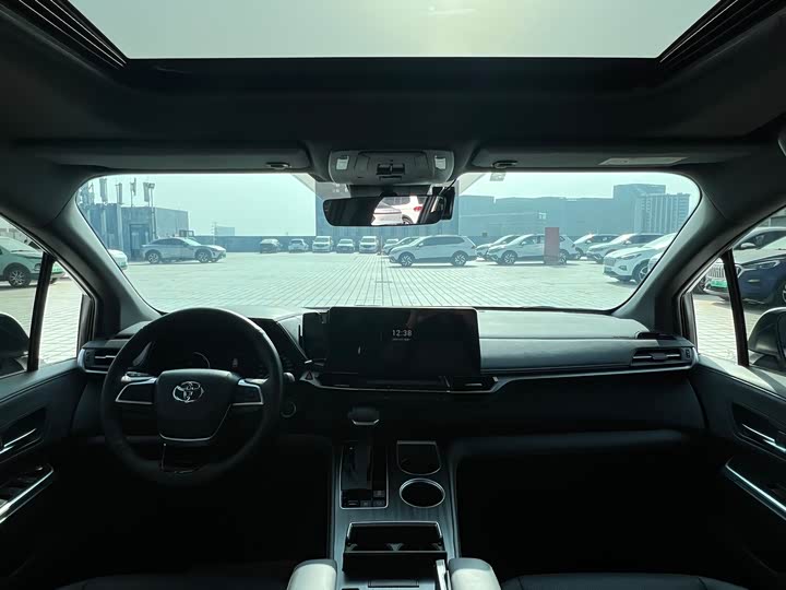 Фото 8 - Toyota Sienna