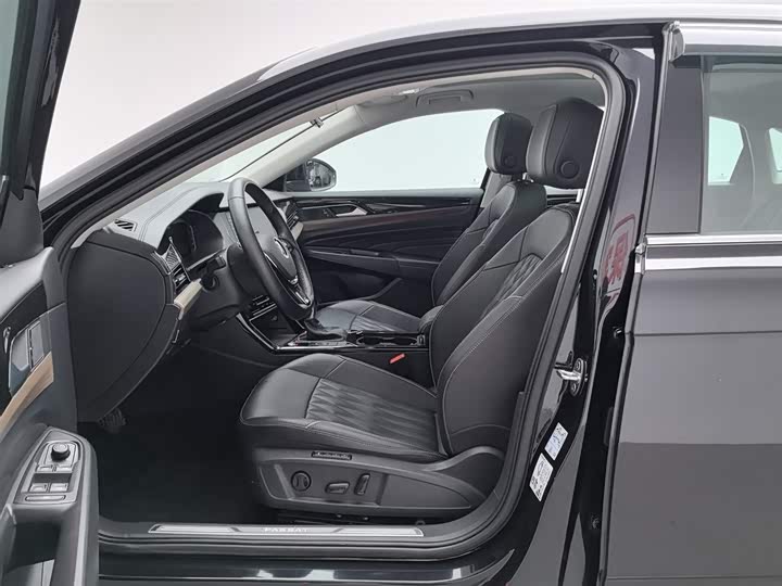 Фото 10 - Volkswagen Passat