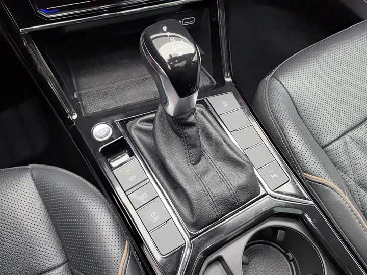 Фото 13 - Volkswagen Passat