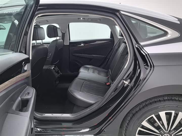 Фото 15 - Volkswagen Passat