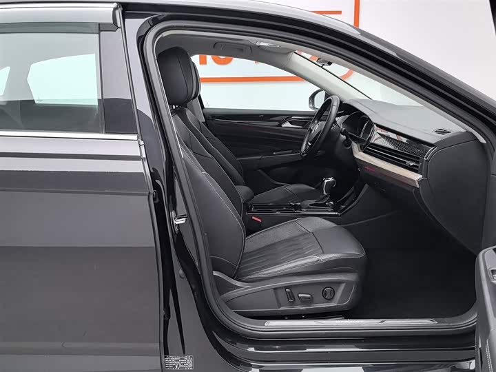 Фото 23 - Volkswagen Passat