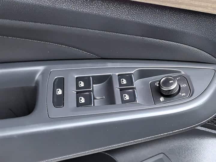 Фото 9 - Volkswagen Passat