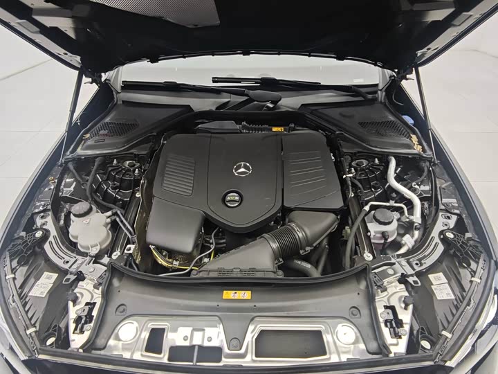 Фото 10 - Mercedes-Benz E-Class