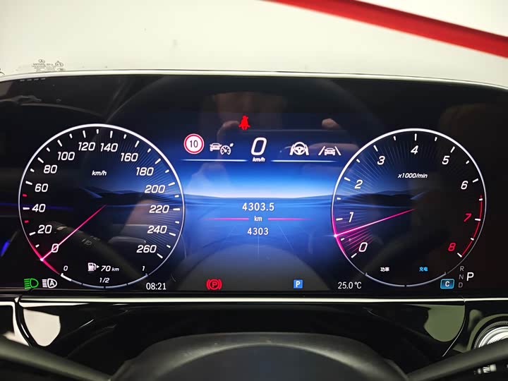 Фото 4 - Mercedes-Benz E-Class