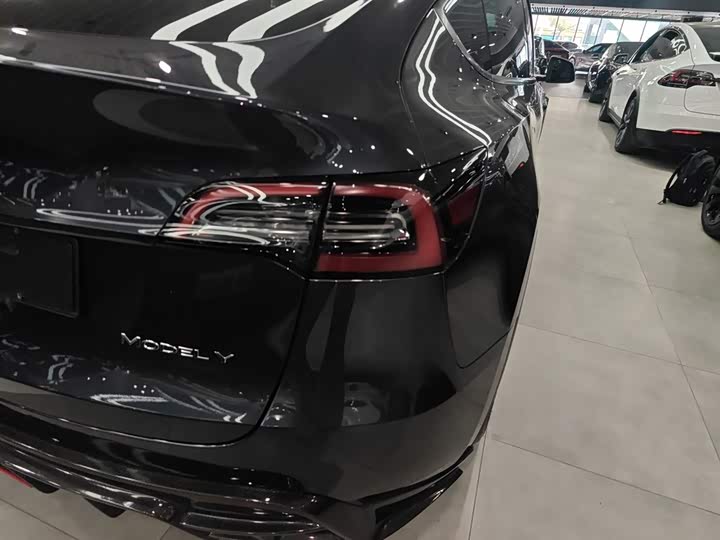 Фото 8 - Tesla Model Y