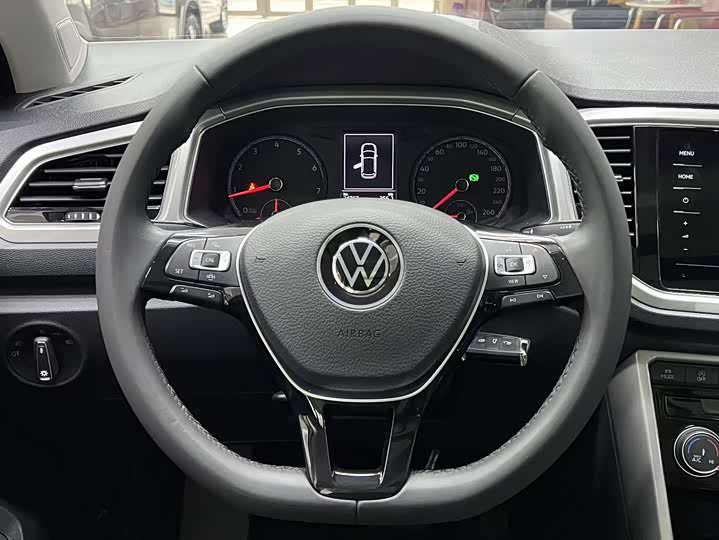 Фото 10 - Volkswagen T-Roc