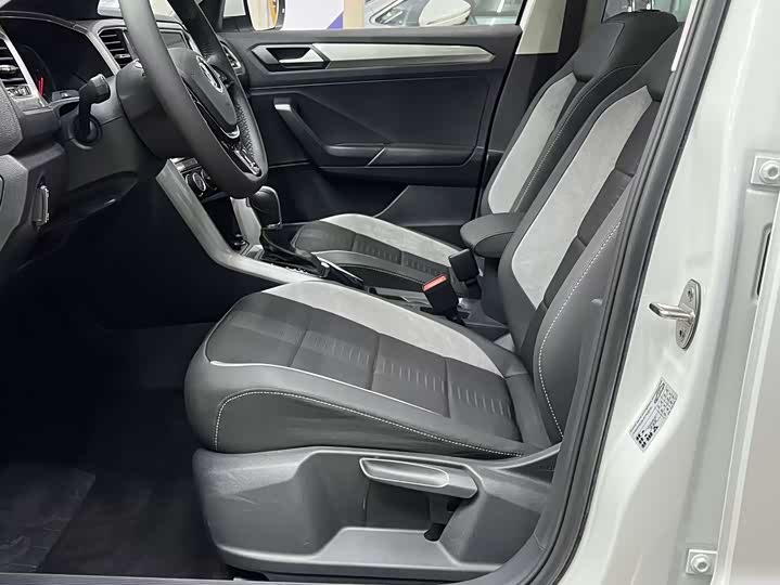 Фото 12 - Volkswagen T-Roc