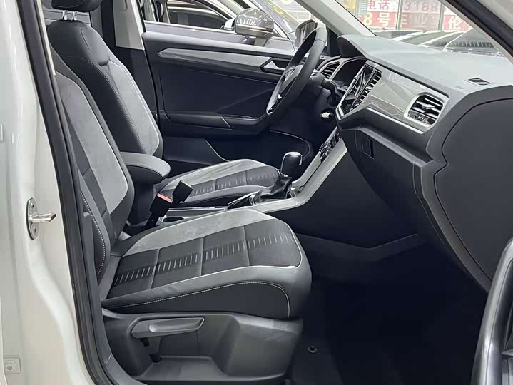 Фото 16 - Volkswagen T-Roc