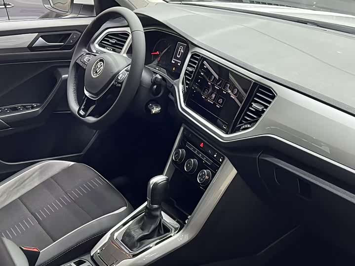 Фото 17 - Volkswagen T-Roc