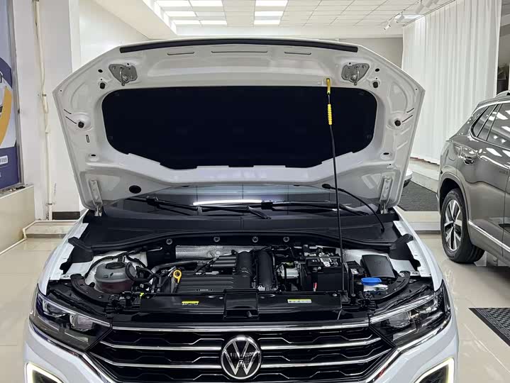 Фото 18 - Volkswagen T-Roc