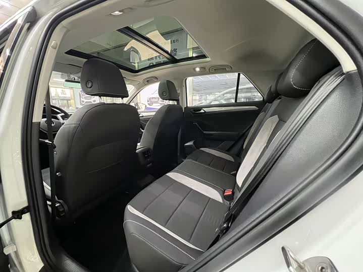 Фото 7 - Volkswagen T-Roc