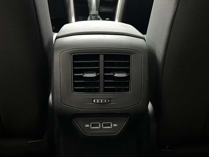 Фото 8 - Volkswagen T-Roc