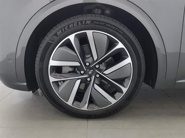 Фото 17 - LiXiang L9