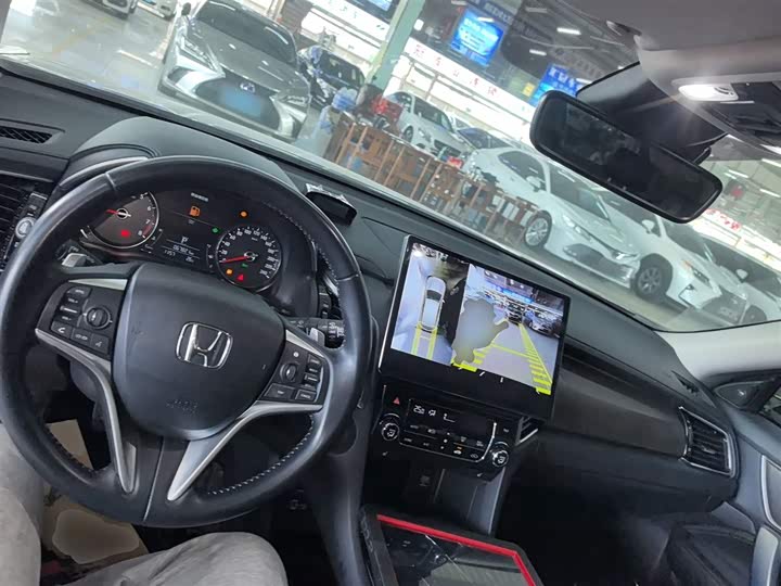 Фото 10 - Honda Avancier