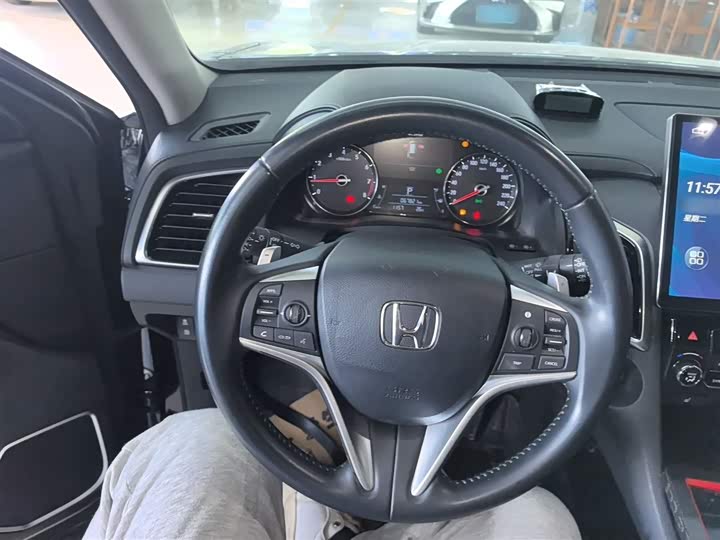 Фото 11 - Honda Avancier