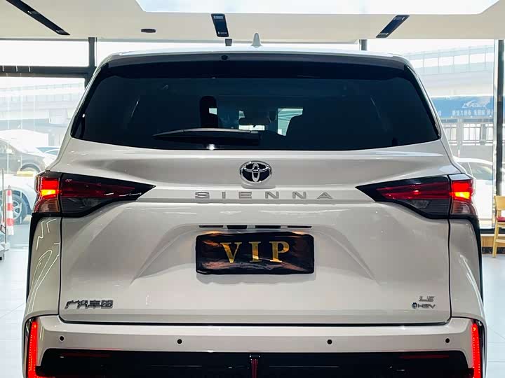 Фото 4 - Toyota Sienna