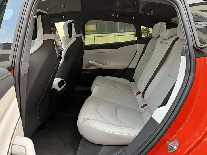 Фото 14 - Xiaomi SU7